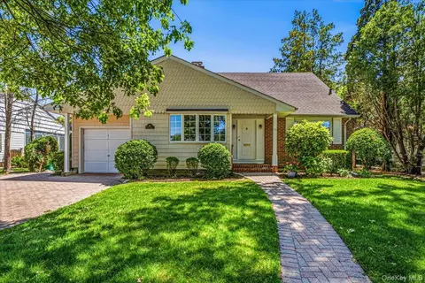 50 Yale St, Garden City, NY 11530
