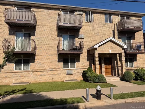 6152 170th St, Fresh Meadows, NY 11365