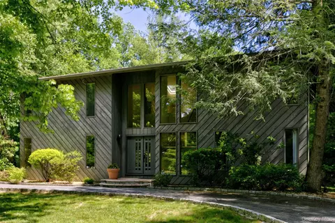 1 Sassi Dr, Cortlandt, NY 10567