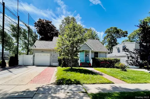 156 Moore Ave, Massapequa Park, NY 11762