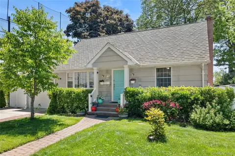 156 Moore Ave, Massapequa Park, NY 11762