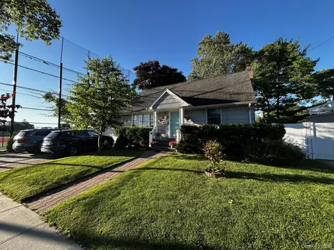 156 Moore Ave, Massapequa Park, NY 11762