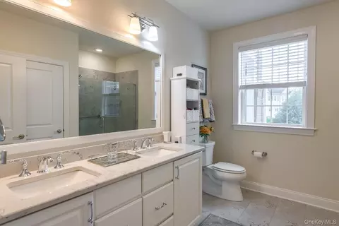 Bath - 835 Regency Dr, Fishkill, NY 12524 photo 1 of 2