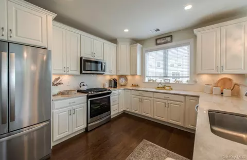 Kitchen - 835 Regency Dr, Fishkill, NY 12524 photo 4 of 8