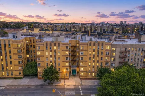2166 Bronx Park E #1F, New York, NY 10462