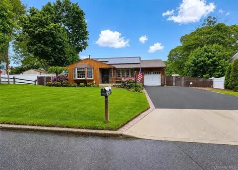 47 Newtown Ave, Selden, NY 11784