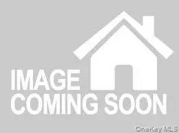 91 Grant Dr E, Valley Stream, NY 11580