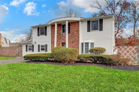 3 Imperial Dr, Selden, NY 11784