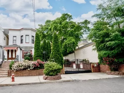 8019 85th Rd, New York, NY 11421