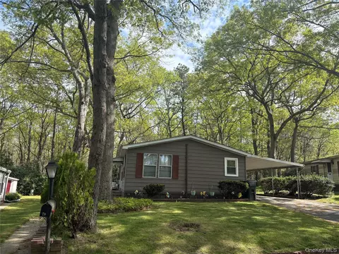 52578 Riverleigh Ave, Riverhead, NY 11901