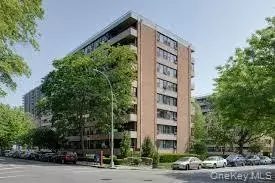 7-25 166 St #6A, New York, NY 11357