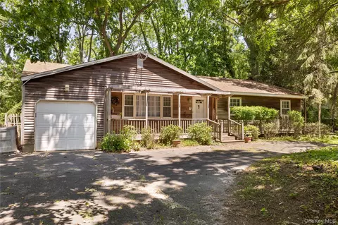 123 Lower Sheep Pasture Rd, Setauket, NY 11733