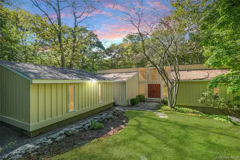 22 Peters Ln, Pound Ridge, NY 10576