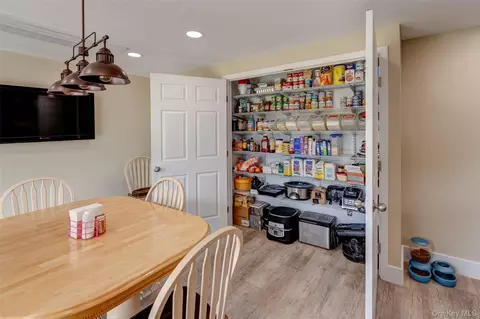 Kitchen - 4 Low Rd, Shawangunk, NY 12589 photo 3 of 4