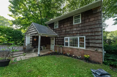6 Glades Way, Huntington, NY 11743