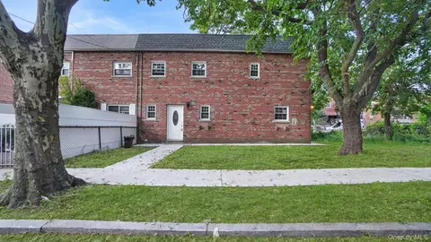 918 Throgs Neck Expwy, New York, NY 10465