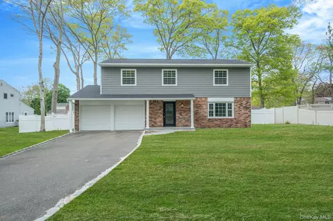 6 Barclay Dr, Coram, NY 11727