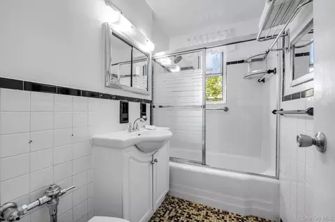 Bath - 150-15 79 Ave #1A, Flushing, NY 11367 photo 1 of 1