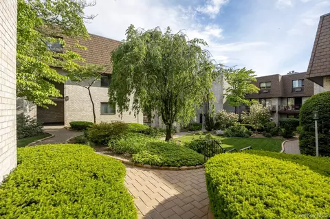 89 N Broadway #214, White Plains, NY 10603