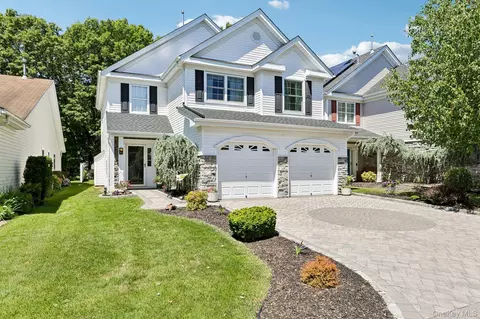 53 Madison Cir, Middle Island, NY 11953