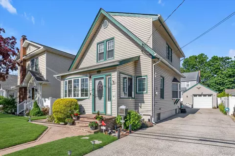 244 Rolling St, Malverne, NY 11565