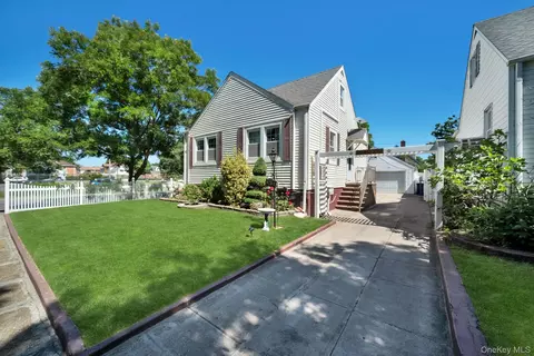 24415 85th Rd, New York, NY 11426
