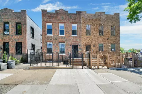 1032 Metcalf Ave, New York, NY 10472