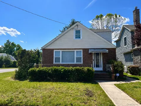265 Euston Rd S, Garden City, NY 11530