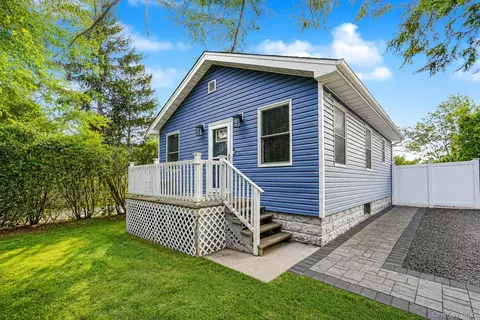 28 Weiner St, Staten Island, NY 10309
