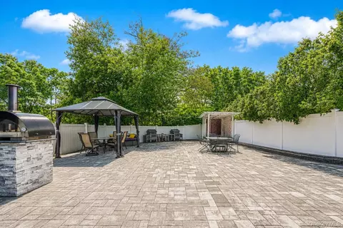 28 Weiner St, Staten Island, NY 10309