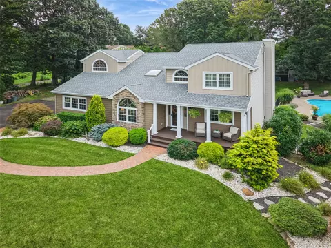 42 Adelia Path, Riverhead, NY 11901
