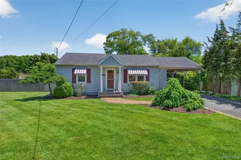 Exterior - 203 Lyman Rd, Patchogue, NY 11772 photo 2 of 5