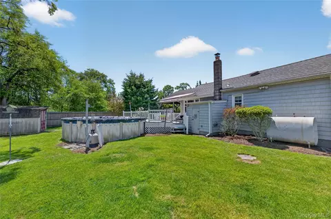 Exterior - 203 Lyman Rd, Patchogue, NY 11772 photo 4 of 5