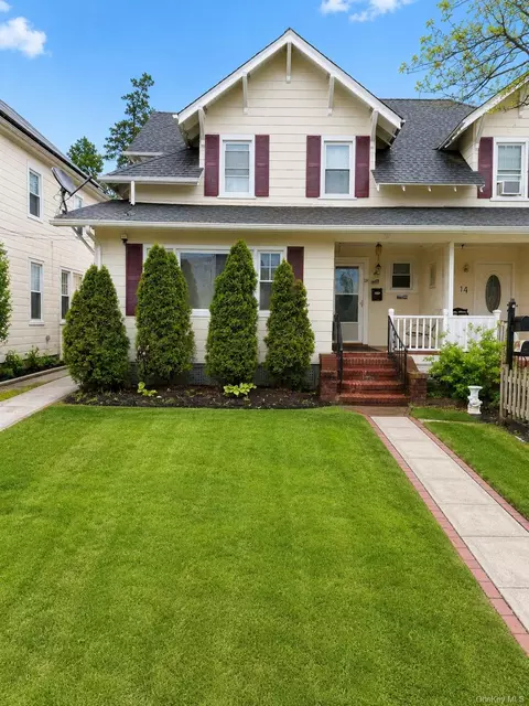 18 Elizabeth Ct, Hempstead, NY 11550