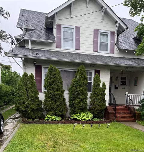 18 Elizabeth Ct, Hempstead, NY 11550