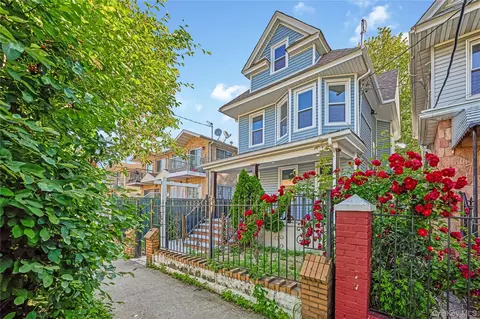 10535 135th St, South Richmond Hill, NY 11419
