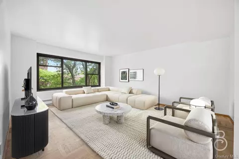 33-52 Crescent St #4C, New York, NY 11106