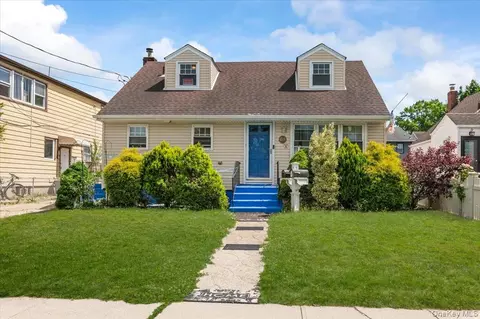 68 Shipherd Ave, Lynbrook, NY 11563