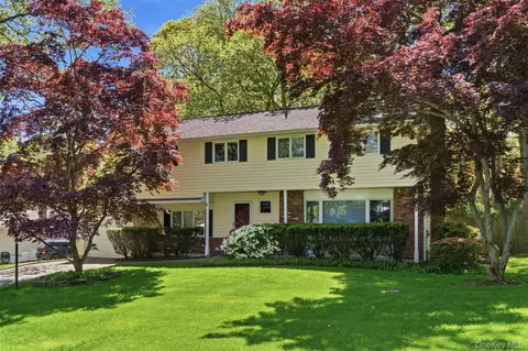 2 Bartel Pl, Huntington Station, NY 11746