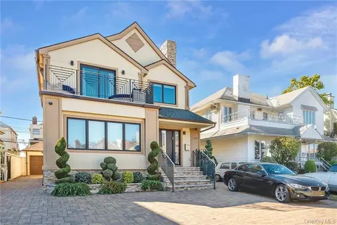 262 W End Ave, Brooklyn, NY 11235
