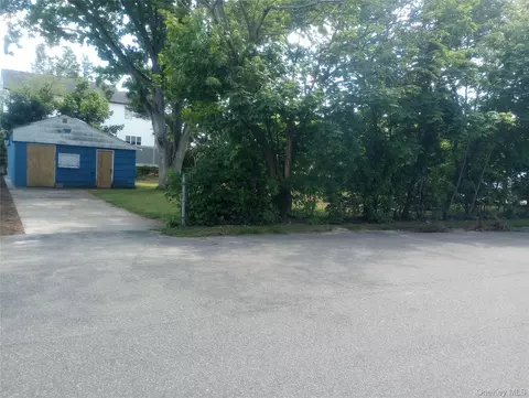 78 Claremont Ave # A, West Babylon, NY 11704
