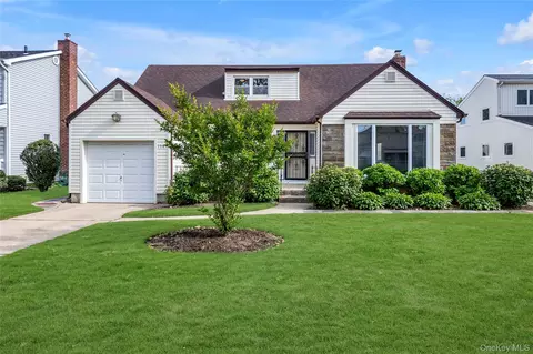 114 Patton Blvd, North Hempstead, NY 11040