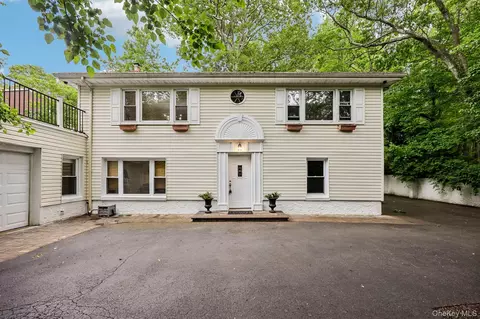 40 Timberpoint Dr, Northport, NY 11768
