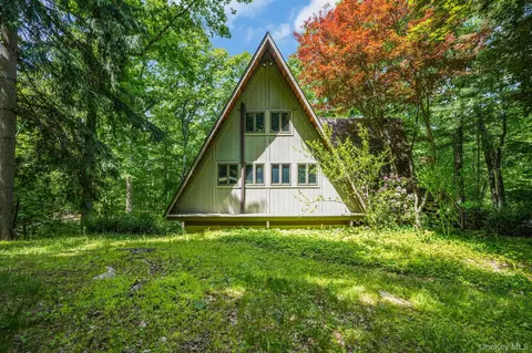 56 High Hill Rd, Tuxedo, NY 10987