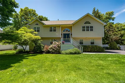 94 Woodhull Rd, Huntington, NY 11743
