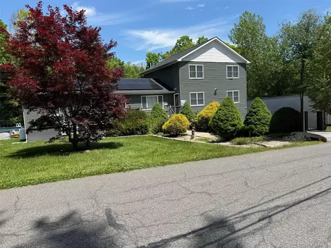 142 Hawleys Corners Rd, Lloyd, NY 12528