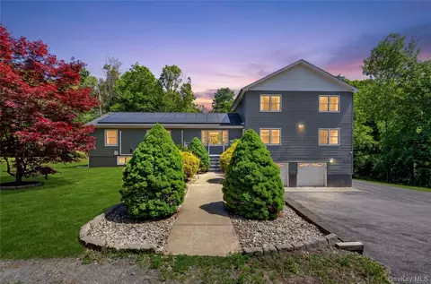 142 Hawleys Corners Rd, Lloyd, NY 12528