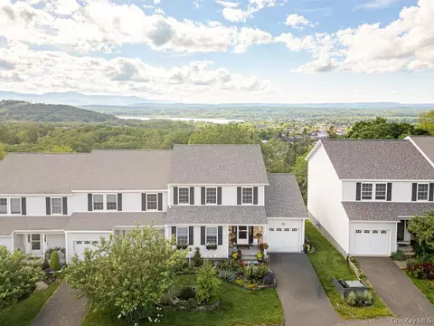 9 Van Winkle Rd, Hudson, NY 12534