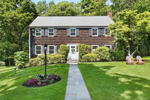 16 Old Farm Ln, Greenburgh, NY 10530