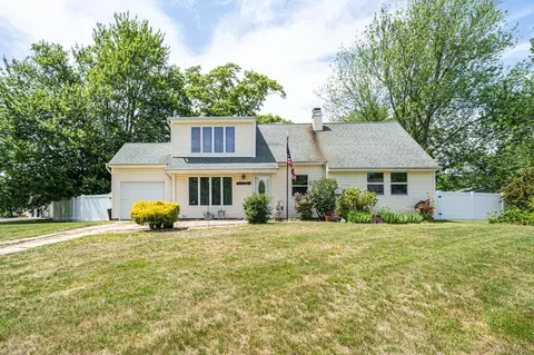 3 Jamar Dr, Port Jefferson Station, NY 11776